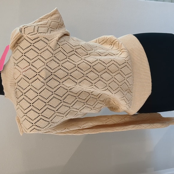 Lily Pulitzer flower knit ruffle sweater. - Picture 8 of 12